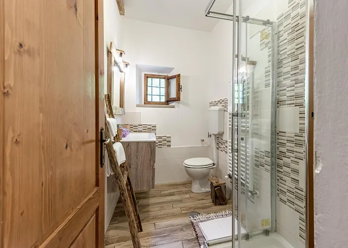 Cascina Gretaio Con Piscina 빌라